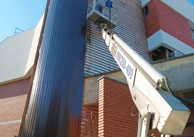 Poslovna zgrada Gotes – Sveti Ivan Zelina – montaža limene obloge na tornju stubišta