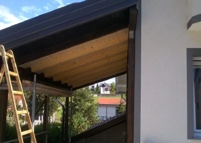 Konstrukcija nadstrešnice i montaža limenog pokrova